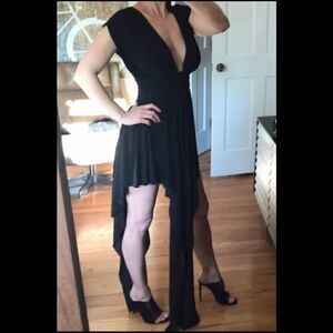 BEAUTIFUL V-NECK ASYMMETRICAL SIDE TRAIN DRESS S